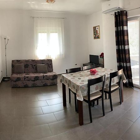 Green Hill Family Apartments Водице Экстерьер фото
